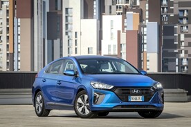 现代Ioniq动力车 蓝色小车