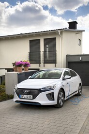 现代Ioniq插电式动力车充电