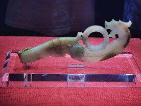 龙形带钩