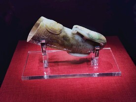 玉器犀角杯