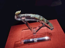 龙首虎尾玉带钩