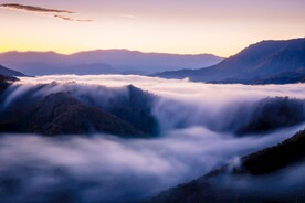 云雾缭绕云海山林