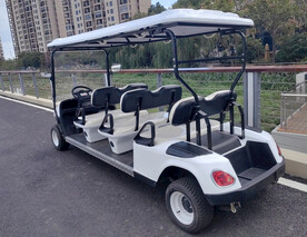 白色四轮六座旅游观光车