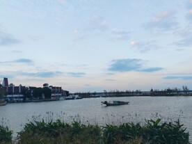 湖中小船