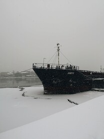 雪地上的船