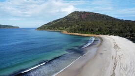 山和海滩