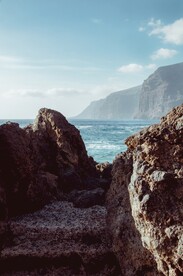 石头和海