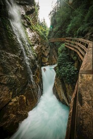 山间