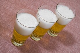 三杯啤酒饮品