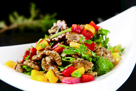 香菜彩椒拌桃仁