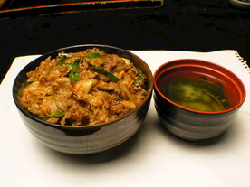 五花肉辣白菜盖饭