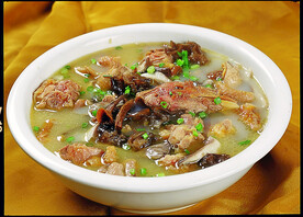 山菌土鸡煲