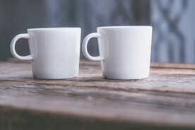 两个杯子