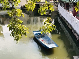 乡村小河船