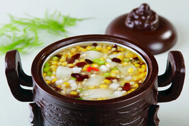 翅汤五谷煮花胶