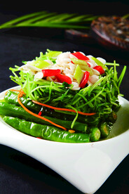 豆苗杏仁辣椒组合