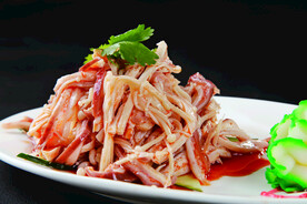 金针菇拌猪肚丝