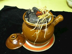 药膳煲乌鸡