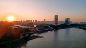 夕阳 江水 城市
