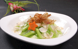 炒鱿鱼片西芹百合