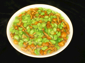 鲜蚕豆烩滑子菇