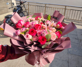 紫色大气玫瑰花束