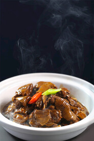 红焖鹅肉煲