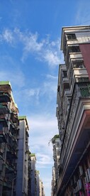 小巷里的蓝天