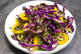 凉拌菜紫甘蓝黄椒黄瓜丝
