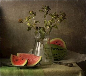 西瓜花瓶静物素描水彩参考图