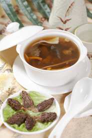 羊肚菌炖乌鸡