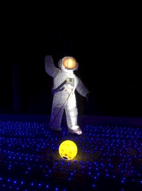 夜晚 宇航员 星球 灯光秀