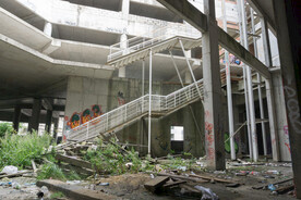 废弃建筑