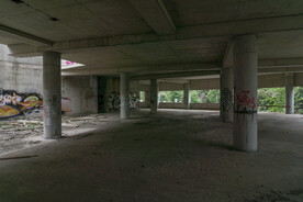 废弃建筑