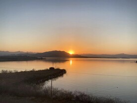 水边夕阳唯美背景高清风景