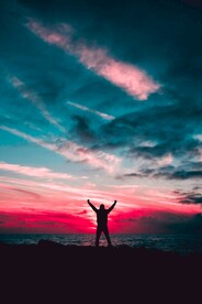 人物天空背影