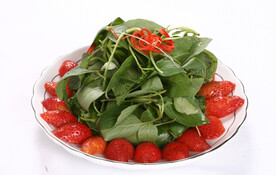草莓拌荆芥
