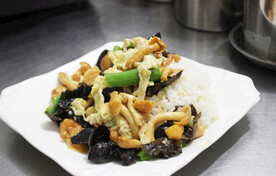 木耳蘑菇炒鸡蛋盖饭