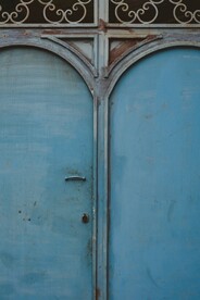 蓝色铁门