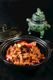 农家笋干炒野生水鸭