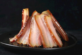 一盘腊肉