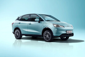 2021款哪吒VPRO汽车