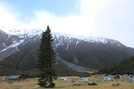 新西兰库克山国家公园山脚下