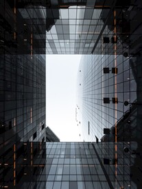 仰视天空建筑         