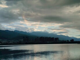 傍晚洱海