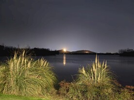湖面夜景