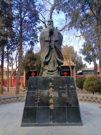 孔子塑像