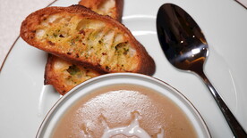 法式奶油蘑菇羹配香烤法棍