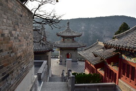 山顶古建筑