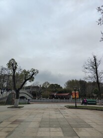 阴天公园风景古城